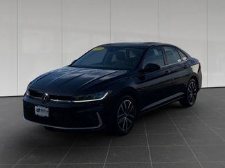 Used 2025 Volkswagen Jetta SE FWD video 1