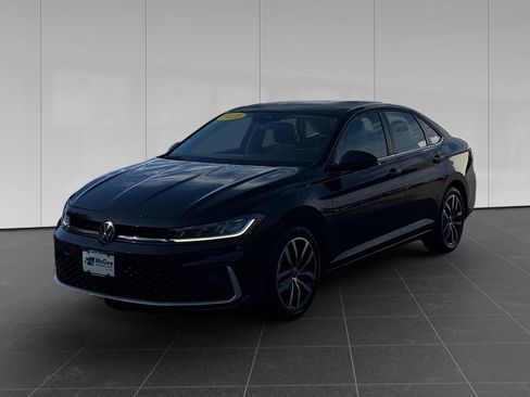 Used 2025 Volkswagen Jetta SE FWD image 1