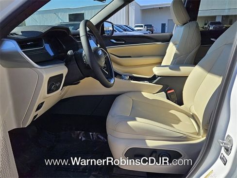 New 2025 Jeep Grand Cherokee Limited image 5