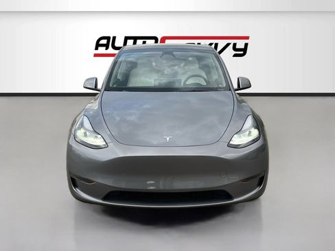 Used 2024 Tesla Model Y Long Range RWD image 2