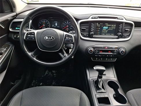 Certified 2019 Kia Sorento LX w/ LX Convenience Package image 11
