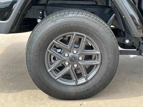 New 2025 Jeep Gladiator Sport image 27