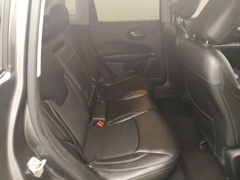 Used 2018 Jeep Compass Latitude w/ Popular Equipment Group FWD image 19