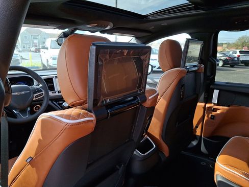 New 2026 Chrysler Pacifica Pinnacle AWD/4WD image 21