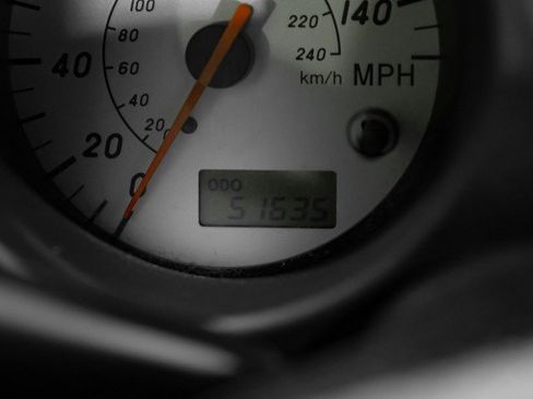 Used 2002 Toyota MR2 image 17