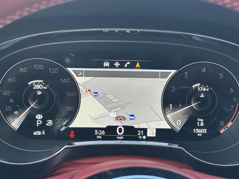 Used 2022 Bentley Bentayga image 19