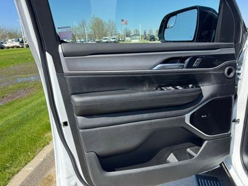 New 2026 Jeep Grand Wagoneer Limited AWD/4WD image 8