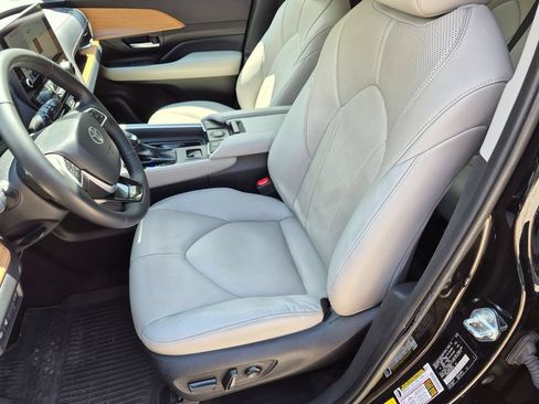 Used 2024 Toyota Grand Highlander AWD image 23
