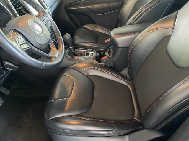 Used 2019 Jeep Cherokee Trailhawk w/ Cold Weather Group AWD/4WD image 18
