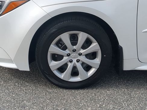 Used 2023 Toyota Corolla LE image 19