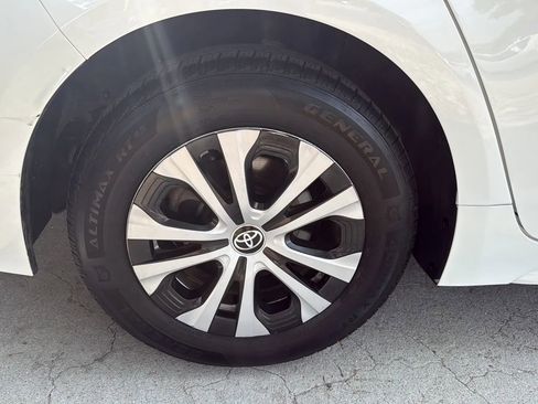Used 2022 Toyota Corolla LE FWD image 46