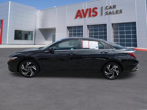 Used 2025 Hyundai Elantra SEL FWD image 10