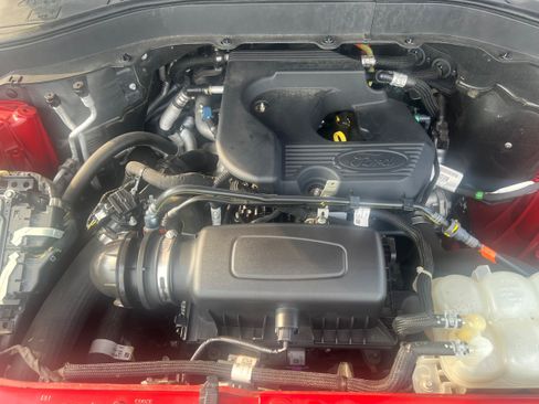 Used 2020 Ford Explorer XLT w/ Equipment Group 202A AWD/4WD image 10
