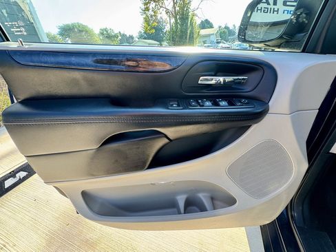 Used 2015 Dodge Grand Caravan SXT w/ UConnect Hands-Free Group image 19