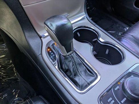 Used 2017 Jeep Grand Cherokee Limited image 12