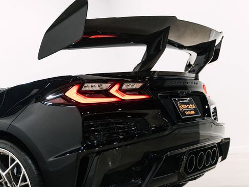 Used 2026 Chevrolet Corvette ZR1 w/ ZR1 Carbon Fiber Aero Package image 3