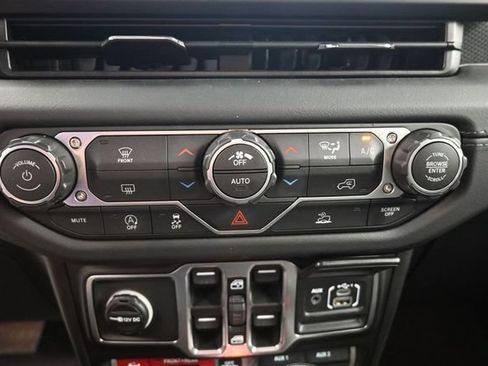 Used 2026 Jeep Wrangler Unlimited Rubicon AWD/4WD image 26