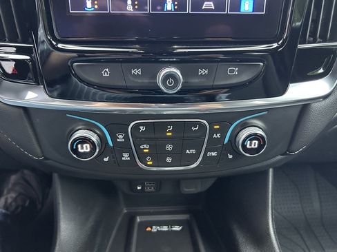 Used 2023 Chevrolet Traverse LT w/ LT Premium Package AWD/4WD image 24