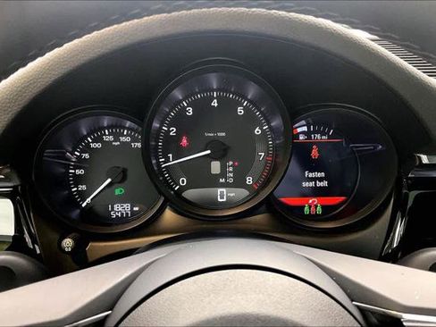 Used 2025 Porsche Macan AWD/4WD image 25