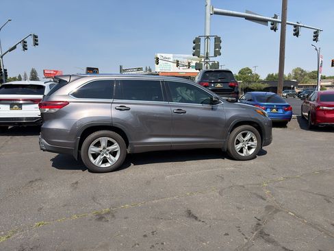 Used 2018 Toyota Highlander Limited AWD/4WD image 9