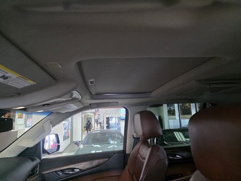 Used 2019 Cadillac Escalade Premium Luxury AWD/4WD image 46