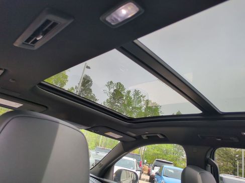 Used 2026 Chevrolet Traverse RS image 29