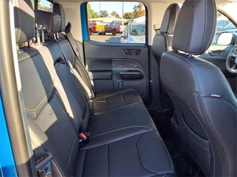 Used 2025 Ford Maverick Lobo image 22
