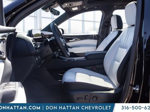 Used 2025 Chevrolet Traverse High Country w/ LPO, Floor Liner Package FWD image 3