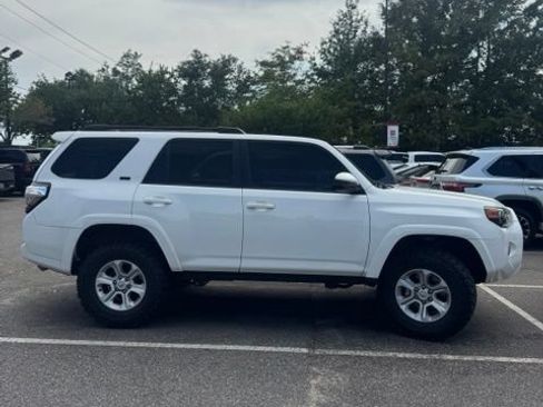 Used 2018 Toyota 4Runner SR5 RWD image 23