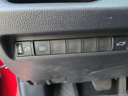 Used 2025 Toyota RAV4 XLE w/ Convenience Package image 27