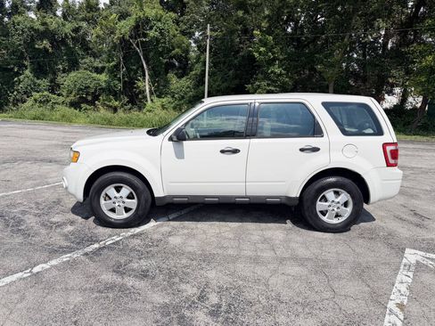 Used 2011 Ford Escape XLS w/ 101A Rapid Spec Order Code AWD/4WD image 8