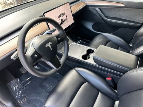 Used 2024 Tesla Model Y Long Range image 10