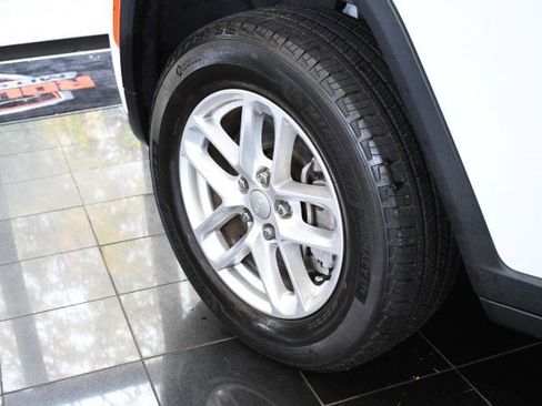 Used 2023 Jeep Grand Cherokee L Laredo AWD/4WD image 37