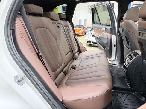 Used 2022 BMW X5 xDrive40i w/ M Sport Package AWD/4WD image 38