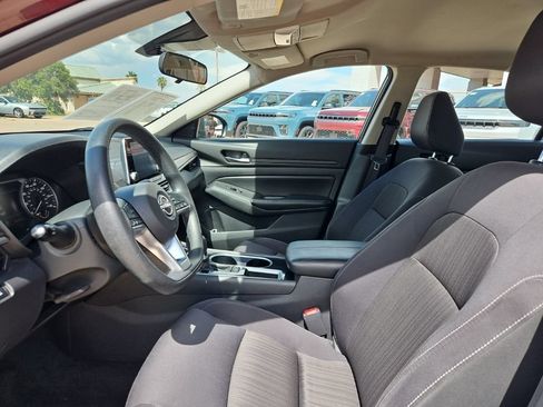 Used 2024 Nissan Altima 2.5 SV FWD image 14