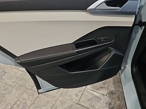 New 2026 Volkswagen Taos SE image 20