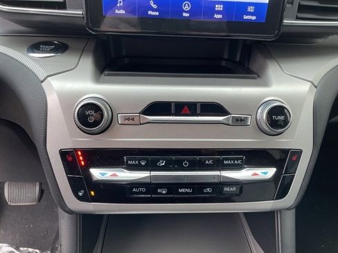 Used 2022 Ford Explorer XLT w/ Equipment Group 202A image 16