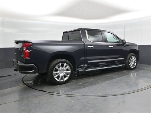 Used 2022 Chevrolet Silverado 1500 High Country w/ High Country Premium Package image 4