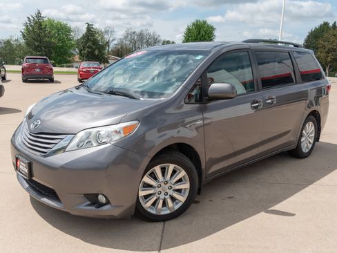 Used 2016 Toyota Sienna XLE Premium AWD/4WD image 5