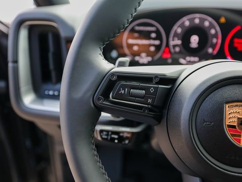 New 2025 Porsche Cayenne Coupe image 17