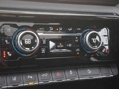 Used 2024 GMC Sierra 2500 AT4 w/ AT4 Premium Plus Package image 16