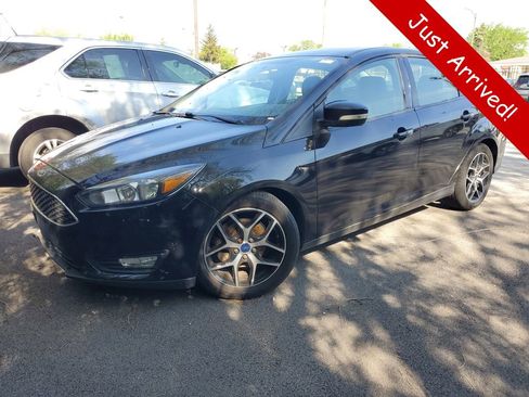 Used 2017 Ford Focus SEL FWD image 2