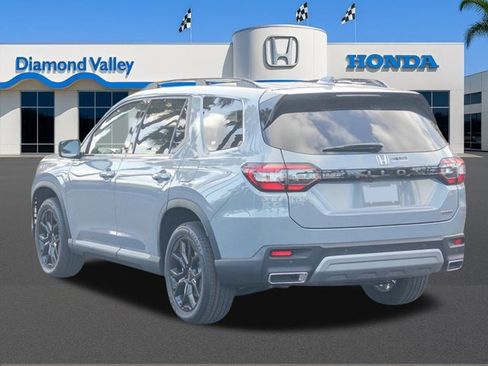 New 2025 Honda Pilot Touring image 4