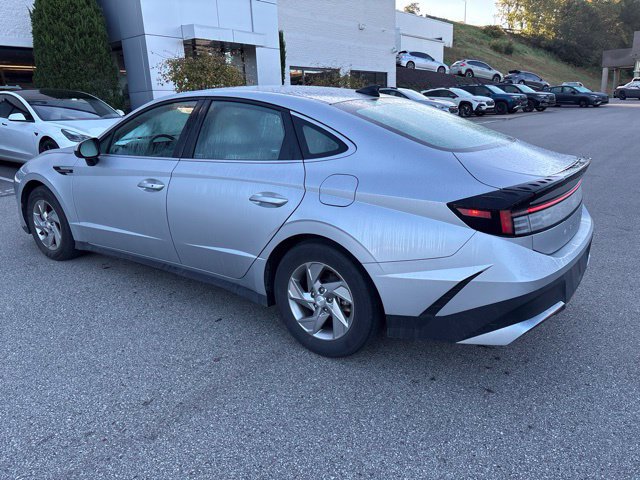 Used 2025 Hyundai Sonata SE FWD image 3