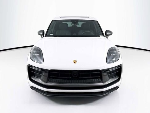 Certified 2025 Porsche Macan T image 6