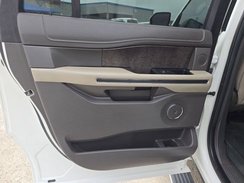 Used 2021 Ford Expedition Max Limited RWD image 15
