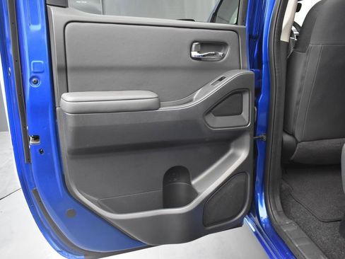 Used 2024 Nissan Frontier SV image 16