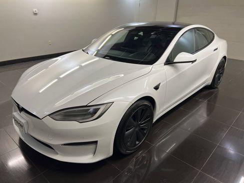 Used 2022 Tesla Model S Base image 3