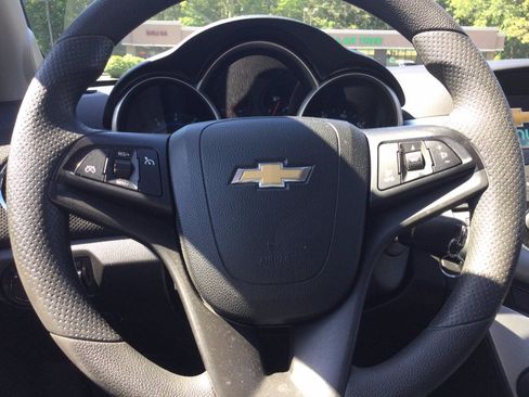 Used 2016 Chevrolet Cruze LT w/ Technology Package FWD image 25