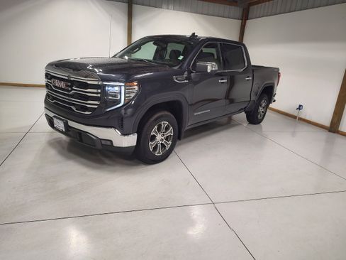 Used 2025 GMC Sierra 1500 SLT image 4